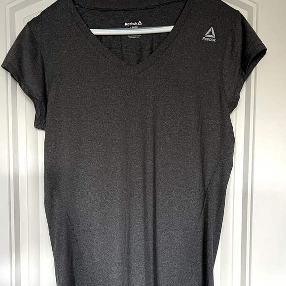 🍓 2 for $13 NWOT. Reebok shirt in grey. 1 Size L/G & 1 M - Picture 1 of 6